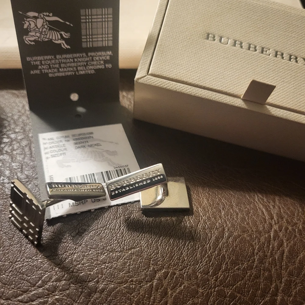 Burberry Stainless Steel Men's Cufflinks And Tie Bar Set W/ Fragrance Sample - Picture 4 of 9